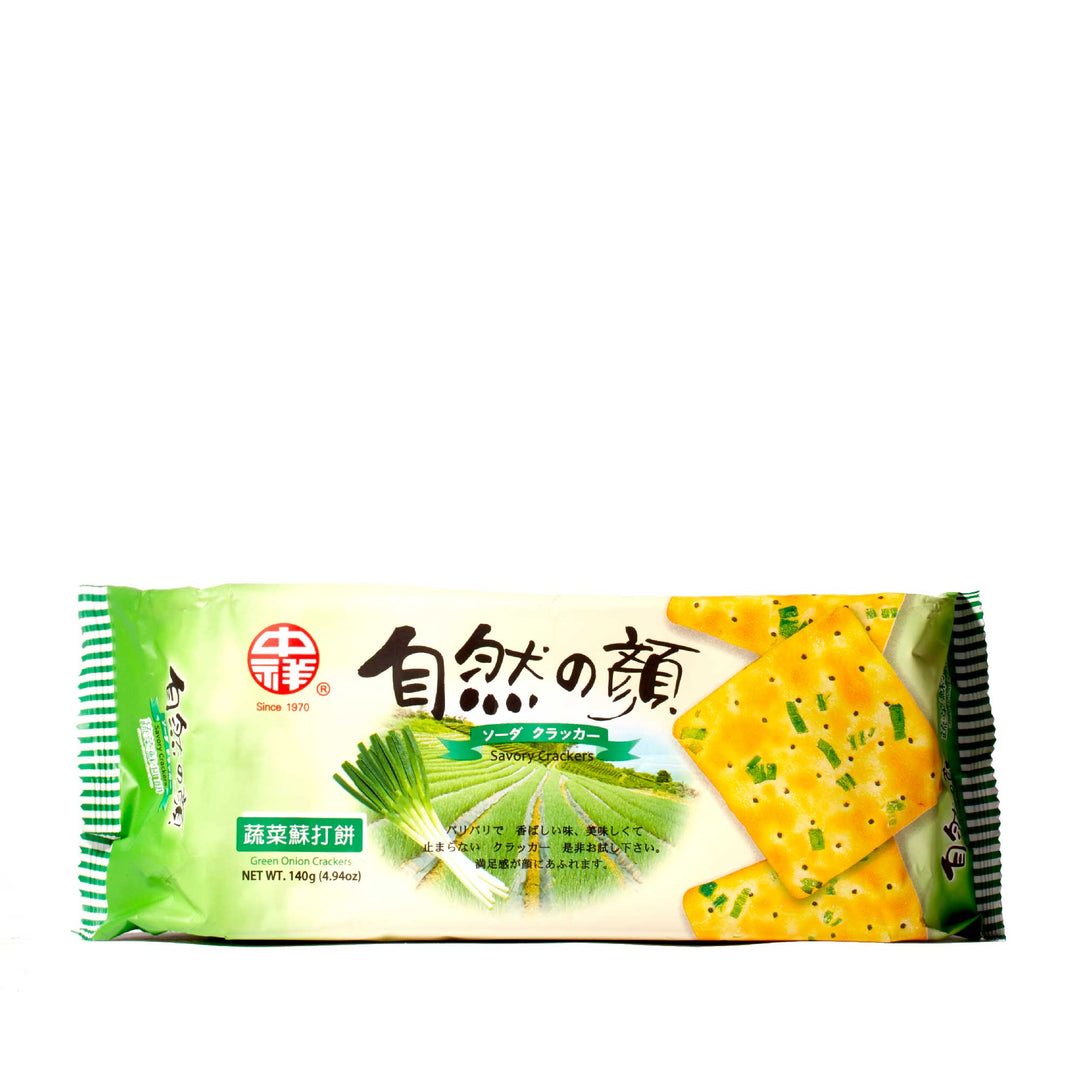 Chung Hsiang Soda Cracker: Green Onion from the brand Chung Hsiang is a Japanese cracker with Chinese writing on it.