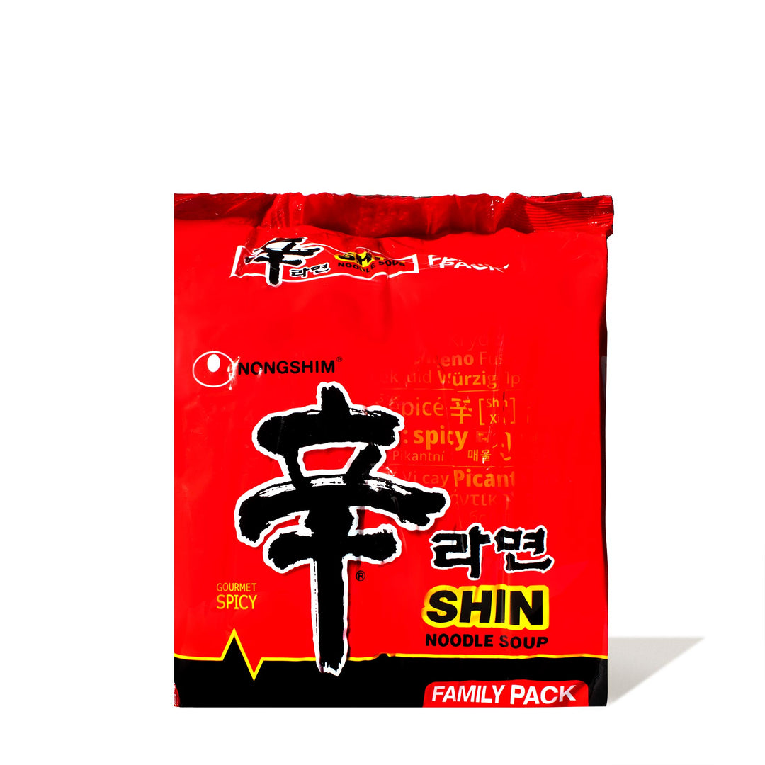 A bag of Nongshim Shin Ramyun Spicy Ramen (4-pack) with Chinese writing on it.