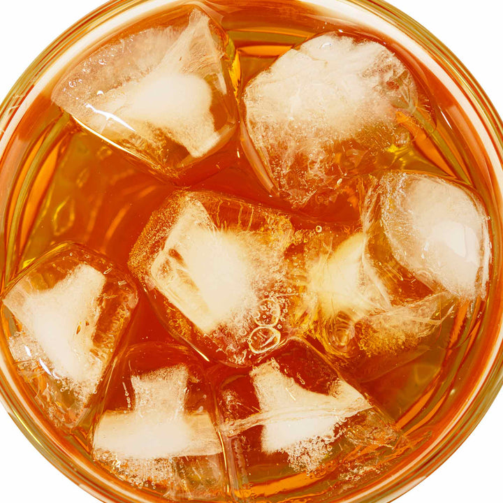 Halmi Light Sparkling Beverage: Persimmon in a glass with ice cubes.